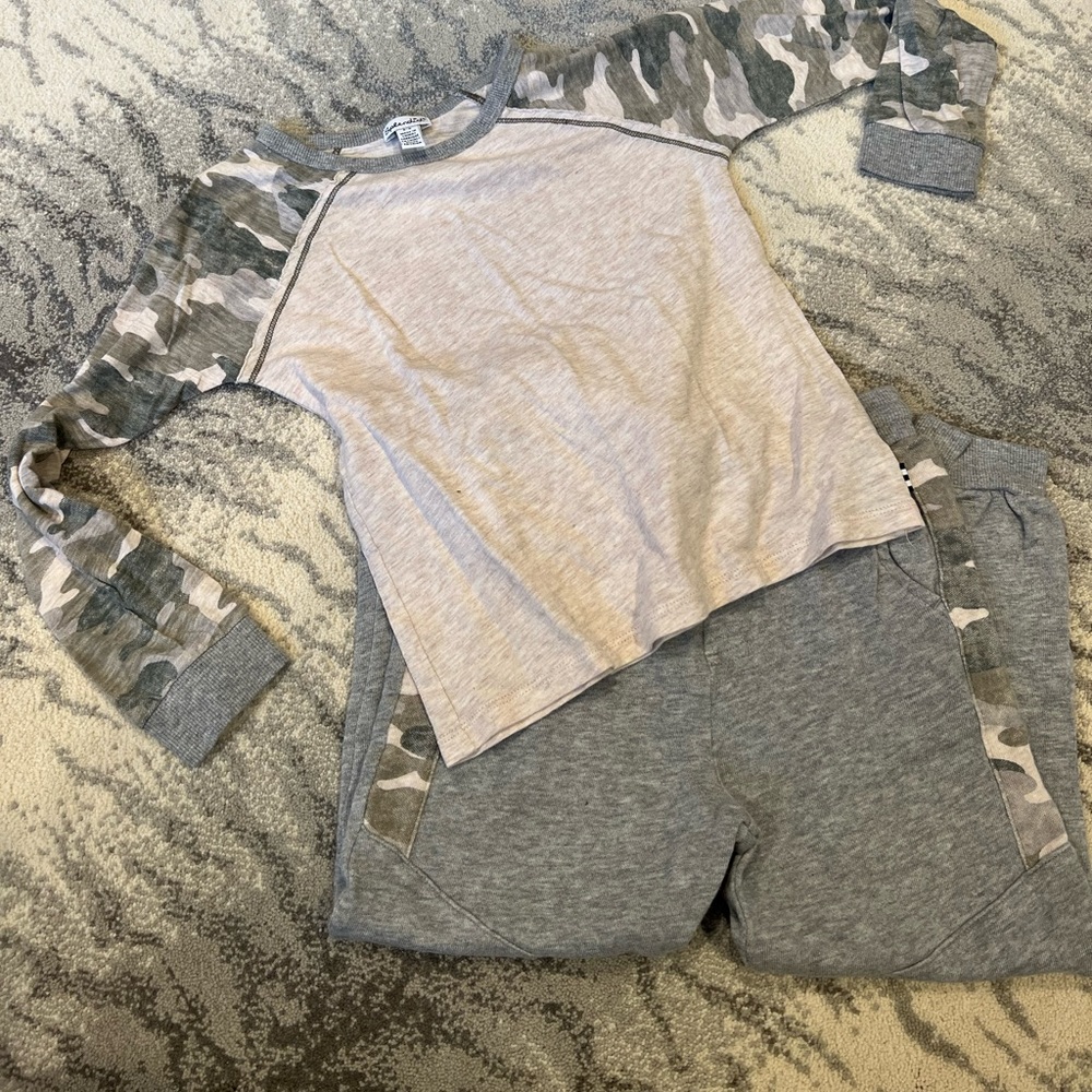 Splendid boys 5/6 matching long sleeve and pants
